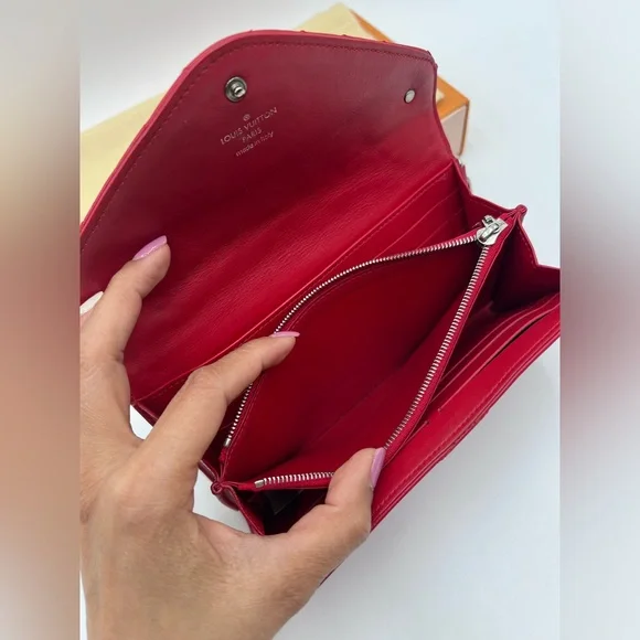 LOUIS VUITTON New Wave Long Wallet/Wristlet
Quilted Leather Rouge - Picture 9 of 16